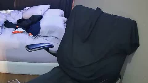 Snapshot of muffdiver718 chatting on 02-16-25, 06:32 Muffdiver online show from 02-16-25, 06:32