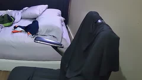 Snapshot of muffdiver718 chatting on 02-17-25, 01:58 Muffdiver online show from 02-17-25, 01:58