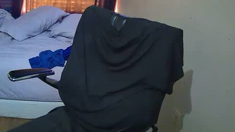 Snapshot of muffdiver718 chatting on 02-17-25, 12:48 Muffdiver online show from 02-17-25, 12:48