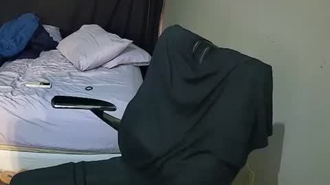 Snapshot of muffdiver718 chatting on 02-24-25, 11:43 Muffdiver online show from 02-24-25, 11:43