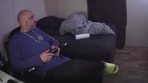 Snapshot of muffdiver718 chatting on 02-11-26, 02:49 Muffdiver online show from 02-11-26, 02:49