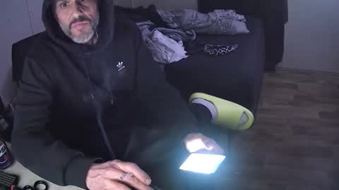 Snapshot of muffdiver718 chatting on 02-18-26, 01:56 Muffdiver online show from 02-18-26, 01:56