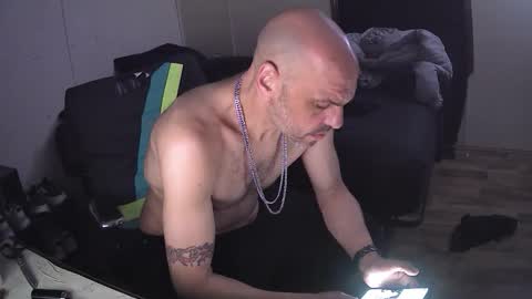 Snapshot of muffdiver718 chatting on 03-08-26, 05:22 Muffdiver online show from 03-08-26, 05:22