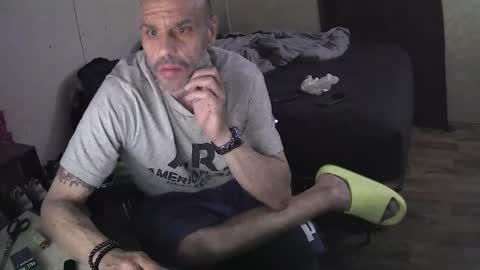 Snapshot of muffdiver718 chatting on 03-13-26, 04:52 Muffdiver online show from 03-13-26, 04:52