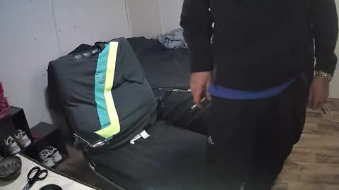 Snapshot of muffdiver718 chatting on 03-15-26, 03:29 Muffdiver online show from 03-15-26, 03:29