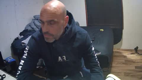 Muffdiver online show from 04-19-26, 06:54