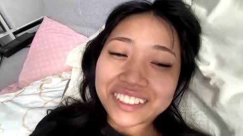 Mia online show from 04-28-26, 10:15