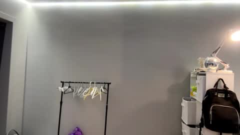 Mia online show from 04-30-26, 10:14