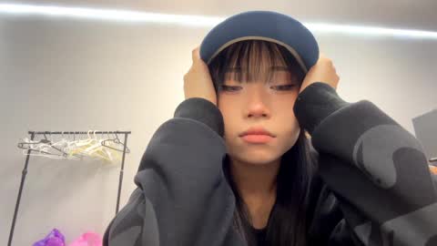 Mia online show from 05-04-26, 07:04