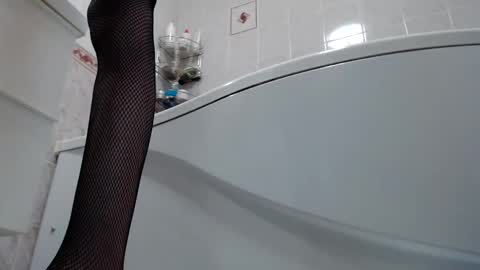 Snapshot of mullty chatting on 12-24-24, 01:59 Mullty online show from 12-24-24, 01:59