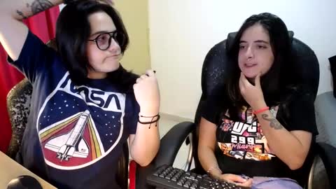 Snapshot of multiorgasmic_6 chatting on 09-17-25, 10:33 Dani and Alex online show from 09-17-25, 10:33