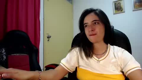 Snapshot of multiorgasmic_6 chatting on 09-22-25, 02:35 Dani and Alex online show from 09-22-25, 02:35