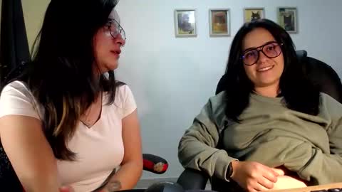 Snapshot of multiorgasmic_6 chatting on 10-15-25, 02:44 Dani and Alex online show from 10-15-25, 02:44