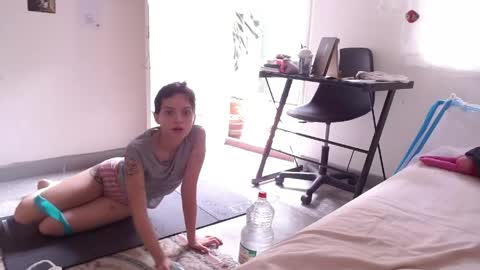 Snapshot of munchi_ chatting on 05-28-26, 04:59 online show from 05-28-26, 04:59