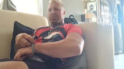 Snapshot of muscledaddy69s chatting on 12-02-25, 11:04 muscledaddy69s online show from 12-02-25, 11:04