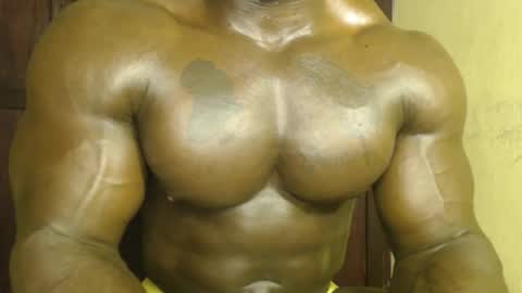 musclegod23 online show from 11-18-25, 02:32