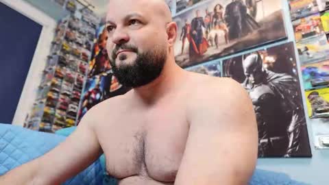 Snapshot of muscular_bear chatting on 03-08-26, 05:55 Chris online show from 03-08-26, 05:55