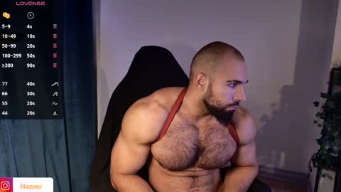 Snapshot of musculusx chatting on 10-17-25, 08:33 Musculus online show from 10-17-25, 08:33
