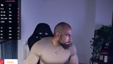 Snapshot of musculusx chatting on 10-18-25, 03:35 Musculus online show from 10-18-25, 03:35