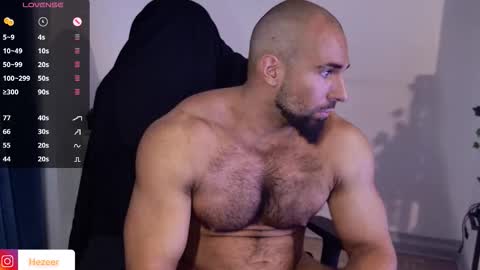 Snapshot of musculusx chatting on 10-19-25, 03:40 Musculus online show from 10-19-25, 03:40