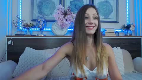 Luna  online show from 09-29-25, 03:06