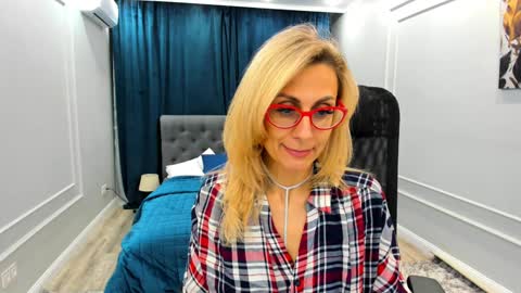 Diana online show from 01-15-25, 05:37