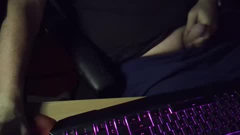 Snapshot of muso44 chatting on 12-15-25, 06:28 Muso online show from 12-15-25, 06:28