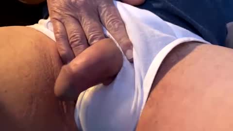 Snapshot of mutualjerk chatting on 03-07-25, 03:18 bighead mature oldcock love hairy pussy C2C married..hairy women more than welcome. Tips not required but appreciated online show from 03-07-25, 03:18
