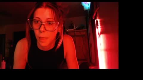 Snapshot of mvnt1s chatting on 12-04-25, 02:54 ghost mantis online show from 12-04-25, 02:54