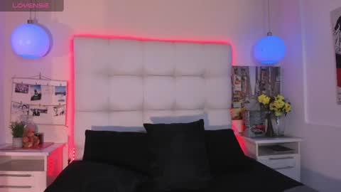 mxli_divine_ online show from 08-03-26, 05:49