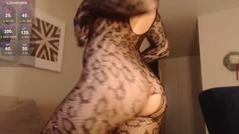Snapshot of my_hannah chatting on 01-12-25, 01:48 Hannah  welcome  online show from 01-12-25, 01:48