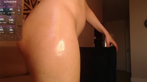 Snapshot of my_hannah chatting on 01-20-25, 01:32 Hannah  welcome  online show from 01-20-25, 01:32