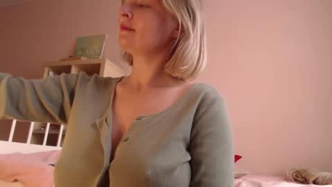 Snapshot of my_hannah chatting on 09-15-25, 02:28 Hannah  welcome  online show from 09-15-25, 02:28