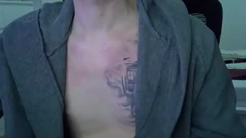 Snapshot of mydickistoobig chatting on 10-23-25, 06:06 Big Dick Huhu online show from 10-23-25, 06:06