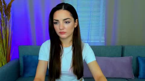 Ella online show from 10-14-25, 01:23