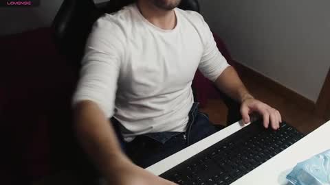 Snapshot of myhairymacho chatting on 03-09-25, 01:35 Juan OF myhairymacho online show from 03-09-25, 01:35