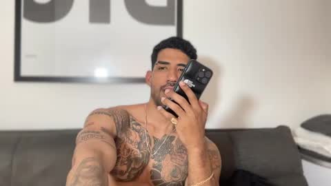 Myke esthetic online show from 01-29-25, 03:22