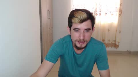Snapshot of myke_xxx chatting on 12-19-24, 06:45 mike online show from 12-19-24, 06:45
