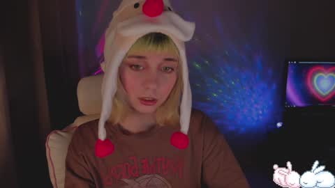 Snapshot of mylaweb chatting on 12-27-24, 02:04 MylaFlores online show from 12-27-24, 02:04