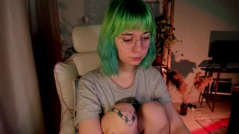 Snapshot of mylaweb chatting on 10-14-25, 02:45 MylaFlores online show from 10-14-25, 02:45