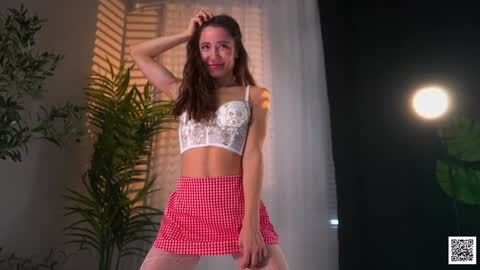 Snapshot of myliss chatting on 09-28-25, 01:27 Liss Next stream December1 online show from 09-28-25, 01:27