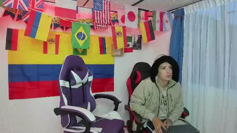 Snapshot of myluandjackhot chatting on 06-12-26, 10:36 Myluandjack online show from 06-12-26, 10:36