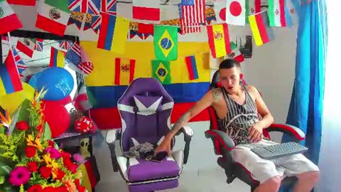 Snapshot of myluandjackhot chatting on 06-22-26, 01:08 Myluandjack online show from 06-22-26, 01:08