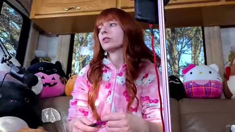 Snapshot of mymindbreaks2 chatting on 12-15-25, 08:57 mymindbreaks online show from 12-15-25, 08:57