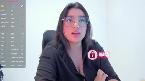 Snapshot of mypretty_isabella chatting on 05-24-26, 09:09 Bella online show from 05-24-26, 09:09