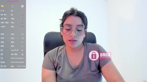 Snapshot of mypretty_isabella chatting on 05-29-26, 02:20 Bella online show from 05-29-26, 02:20