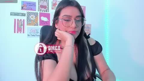 Snapshot of mypretty_isabella chatting on 06-13-26, 07:01 Bella online show from 06-13-26, 07:01