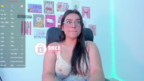 Snapshot of mypretty_isabella chatting on 06-14-26, 10:23 Bella online show from 06-14-26, 10:23