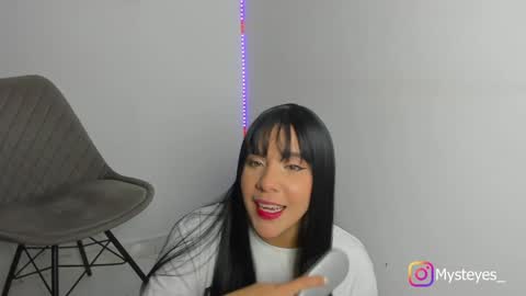 Snapshot of mysteyes chatting on 01-08-25, 02:25 Elena online show from 01-08-25, 02:25