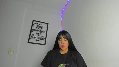 Snapshot of mysteyes chatting on 01-09-25, 03:15 Elena online show from 01-09-25, 03:15